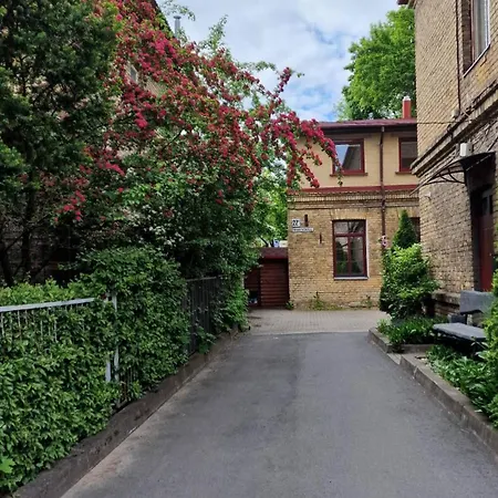 Spacious In Historical District With Free Parking شقة *