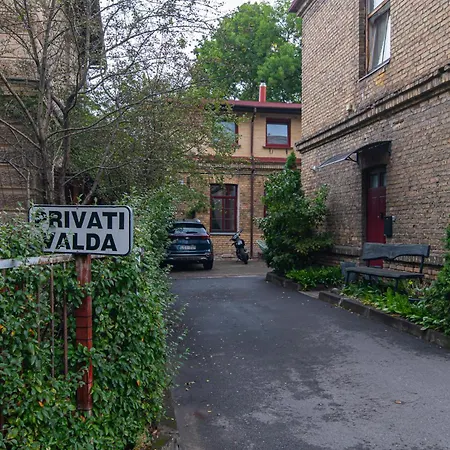 Lägenhet Spacious In Historical District With Free Parking *