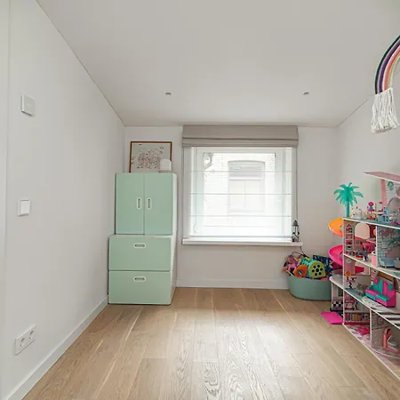 Spacious In Historical District With Free Parking Lägenhet *
