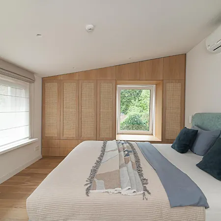 Spacious & Stylish In Center Apartment