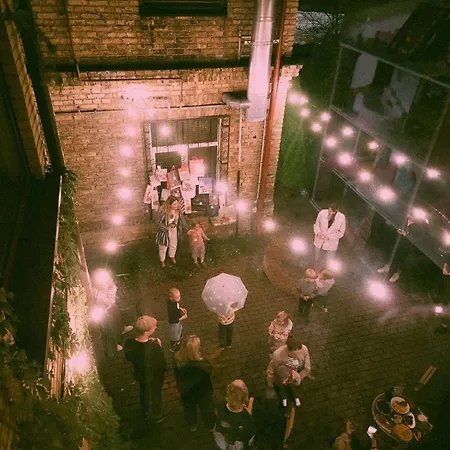 Spacious In Historical District With Free Parking 아파트 *